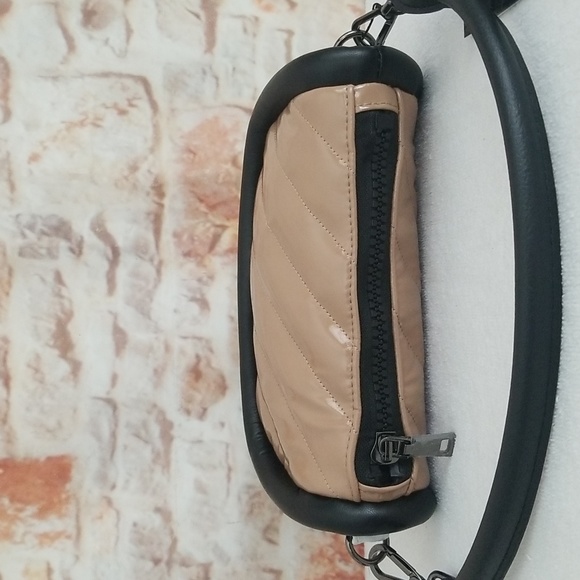 New Think Royln Alpine Quilted Crossbody Bag - Picture 8 of 12